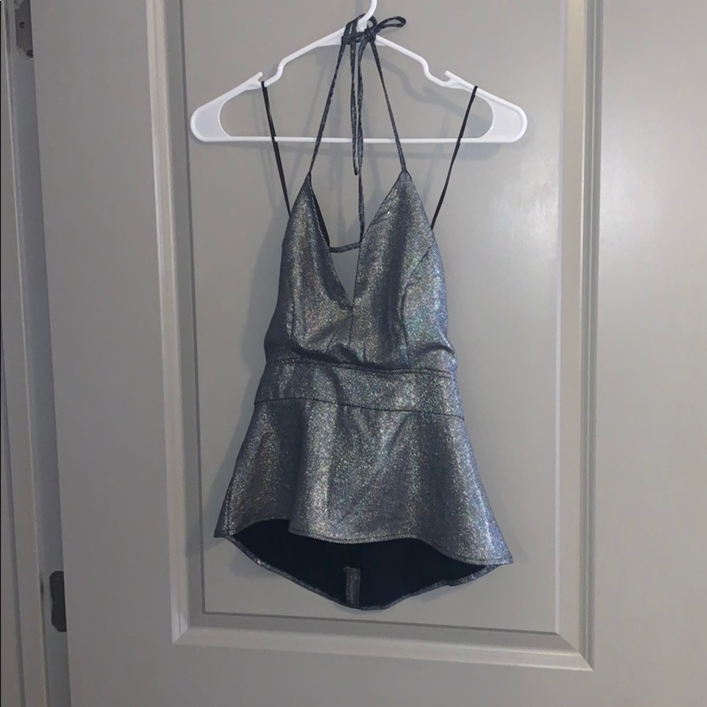 Around the neck shimmer top